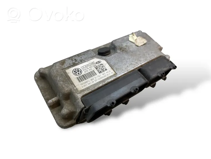 Volkswagen Golf VI Aizdedzes ECU komplekts 03C906024BD