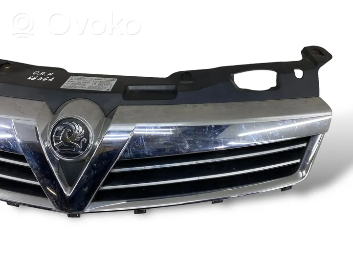 Opel Astra H Maskownica / Grill / Atrapa górna chłodnicy 13225788