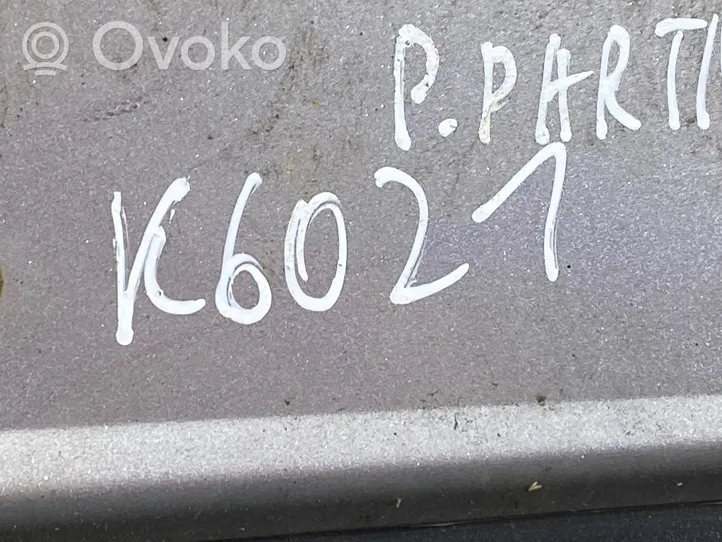 Peugeot Partner Etupuskurin ylempi jäähdytinsäleikkö 9644758777