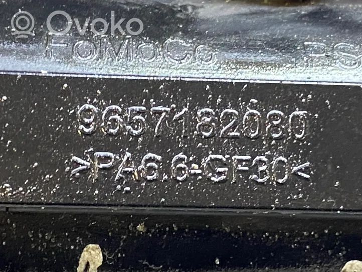 Peugeot 4007 Carcasa del termostato (Usadas) 9657182080