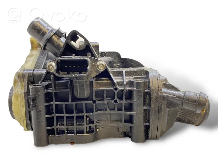 Ford Mondeo MK V Boîtier de thermostat 001999