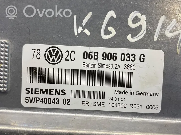Volkswagen PASSAT B5.5 Variklio valdymo blokas 06B906033G
