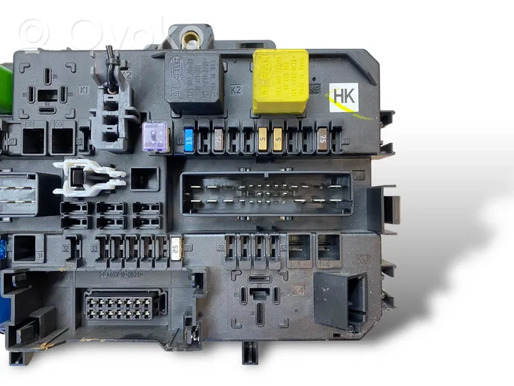 Opel Astra H Skrzynka bezpieczników / Komplet 13206762