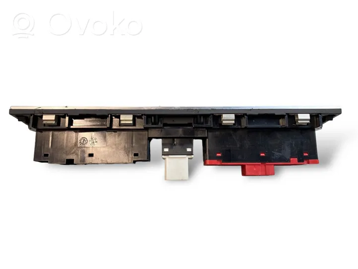 Audi A3 S3 A3 Sportback 8P Botón interruptor de luz de peligro 8P0927137