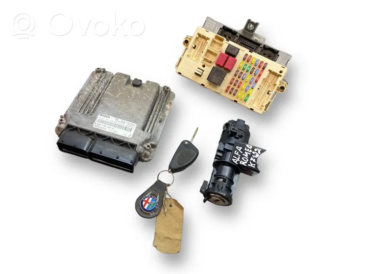 Alfa Romeo GT Komputer / Sterownik ECU i komplet kluczy 0261S01032