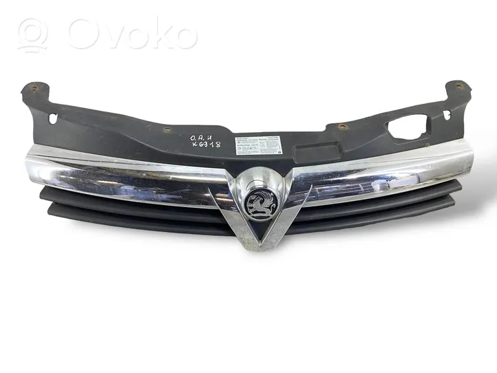 Opel Astra H Grille calandre supérieure de pare-chocs avant 13241970