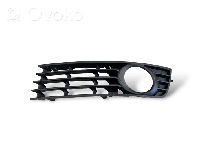 Audi A4 S4 B6 8E 8H Grille antibrouillard avant 8E0807681