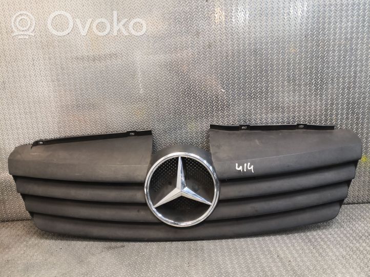 Mercedes-Benz Vaneo W414 Grotelės priekinės 4148800085