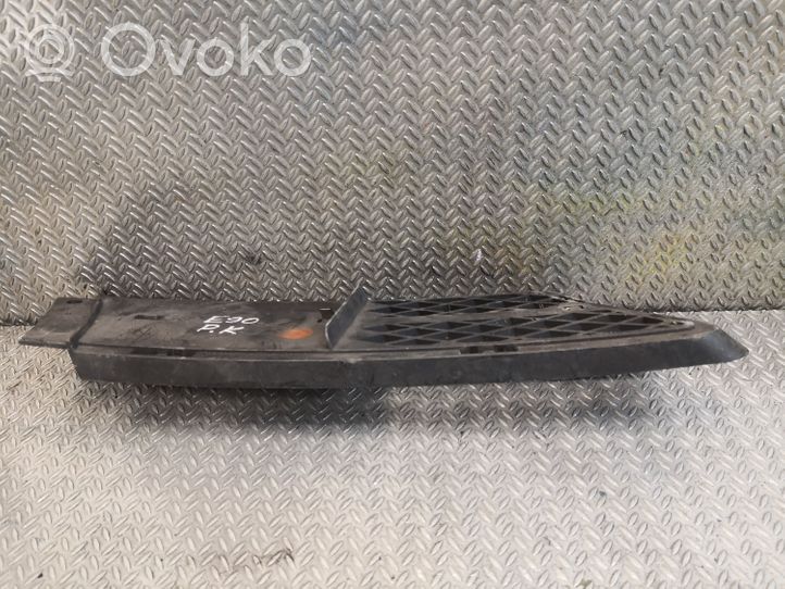 BMW 3 E90 E91 Grille inférieure de pare-chocs avant 7134081