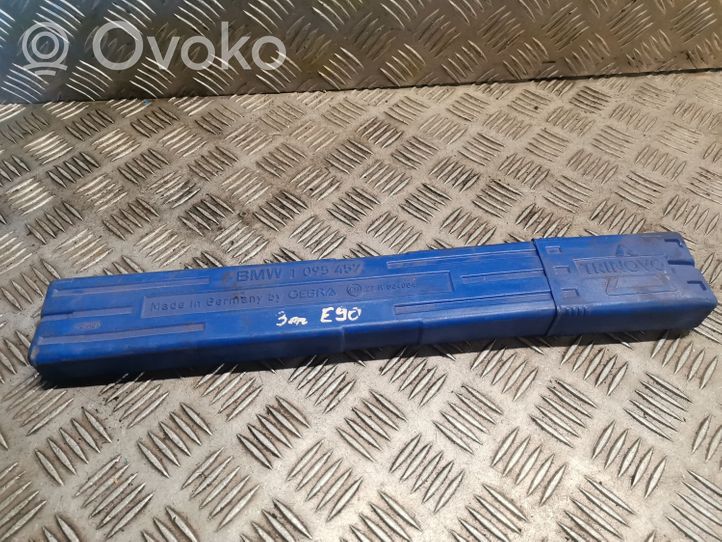 BMW 3 E90 E91 Boîte à outils 1095457