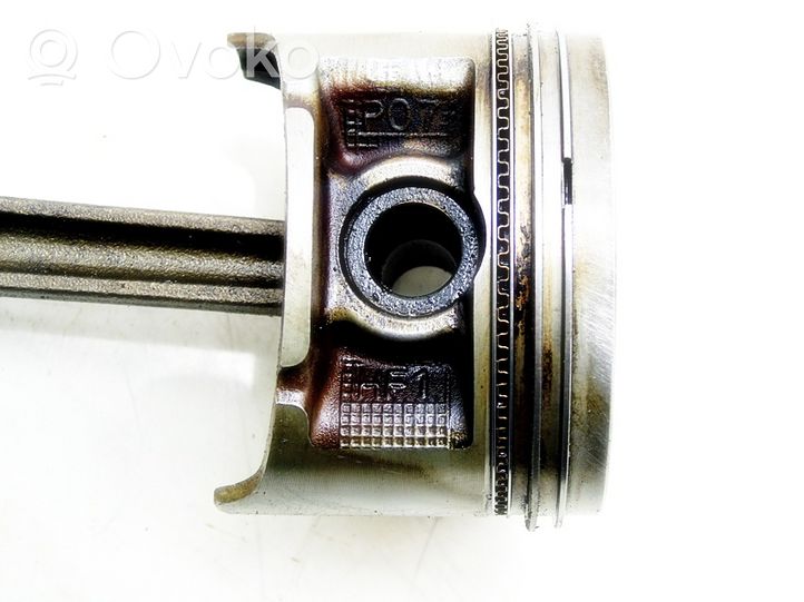 Honda Civic Piston with connecting rod 