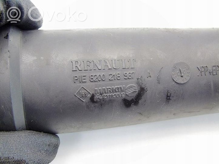 Renault Megane II Część rury dolotu powietrza 8200218987