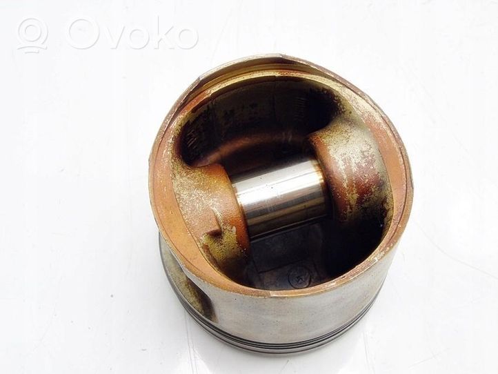 Volvo S70  V70  V70 XC Piston 81L53