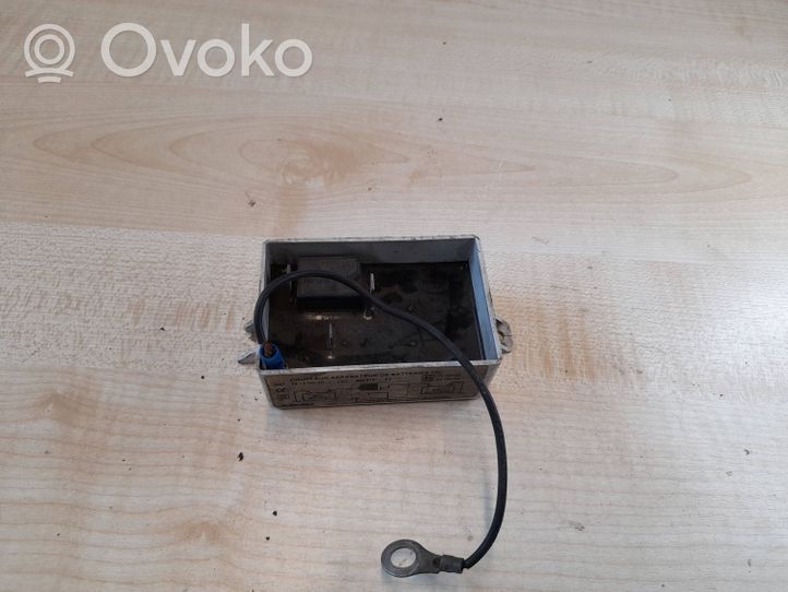 Land Rover Range Rover P38A Module de contrôle de batterie 82451763