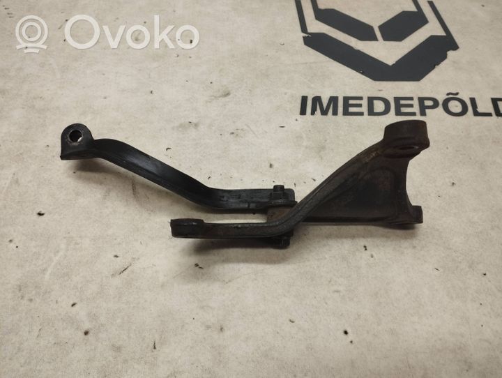 Toyota Land Cruiser (HDJ90) Ohjaustehostimen pumpun kannake 4444135020