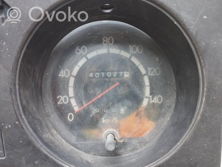 Toyota Land Cruiser (FJ60) Spidometras (prietaisų skydelis) 8310090902