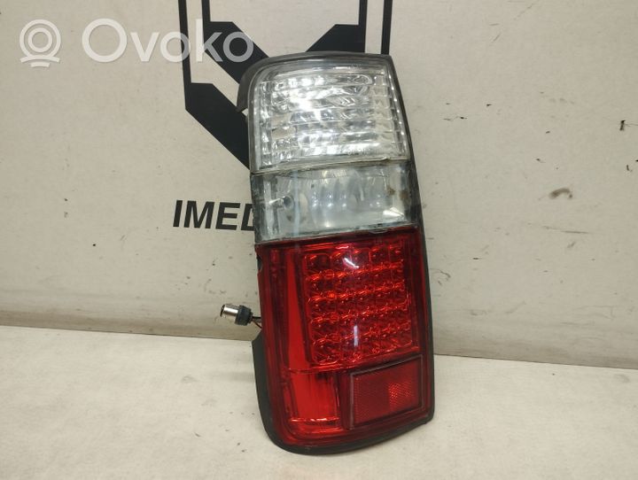 Toyota Land Cruiser (FJ80) Lampy tylne / Komplet 082121955RB