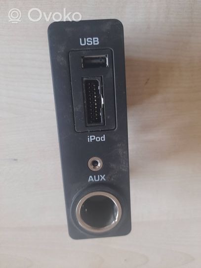 Jaguar XF USB-pistokeliitin 8X2319C166AD