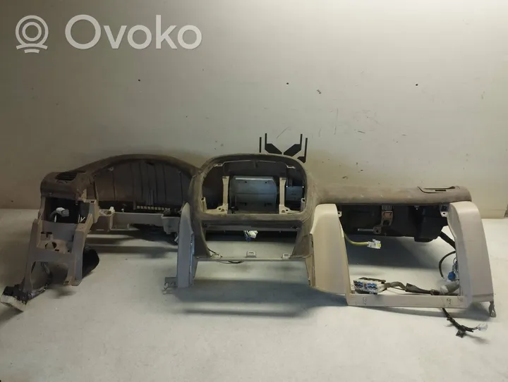 Toyota Land Cruiser (J100) Deska rozdzielcza 55311-60460