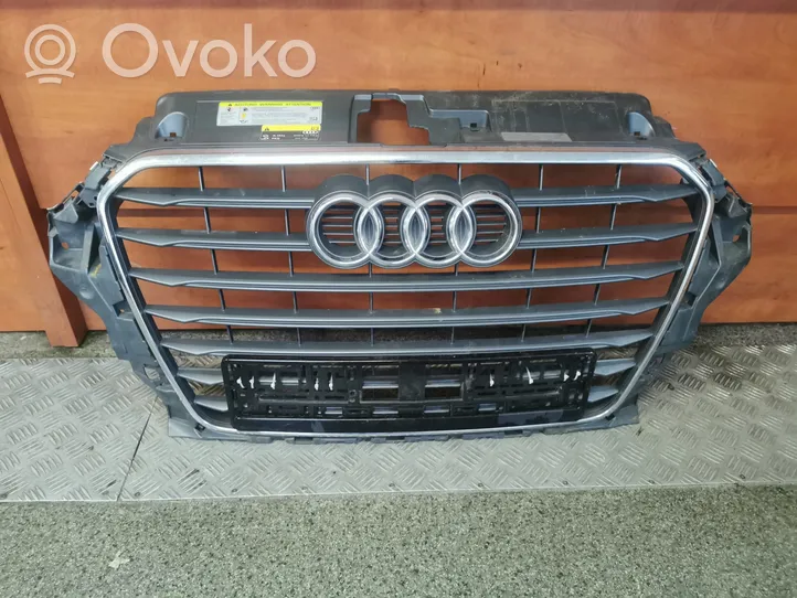 Audi A3 S3 8V Etupuskurin ylempi jäähdytinsäleikkö 8V5853651B