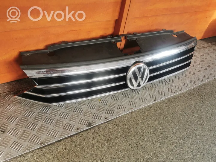 Volkswagen PASSAT B8 Верхняя решётка 3G0853653