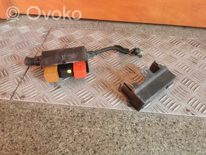 Opel Vectra B Releju montāžas bloks 24437030