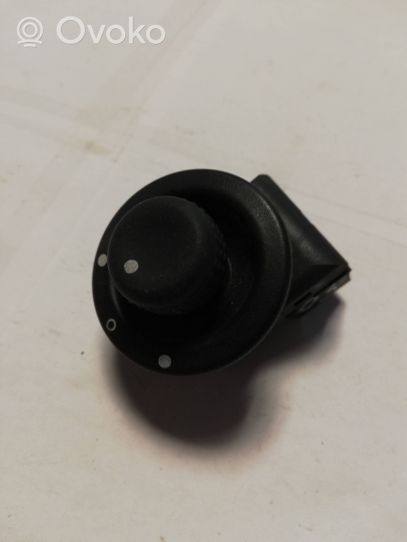 Renault Master II Bouton de commutateur rétroviseur latéral 7700803531