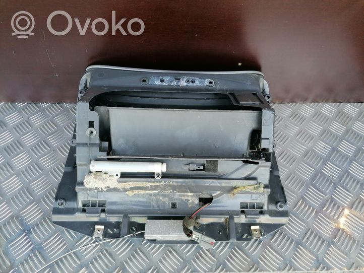 Volvo V70 Glove box 8650374