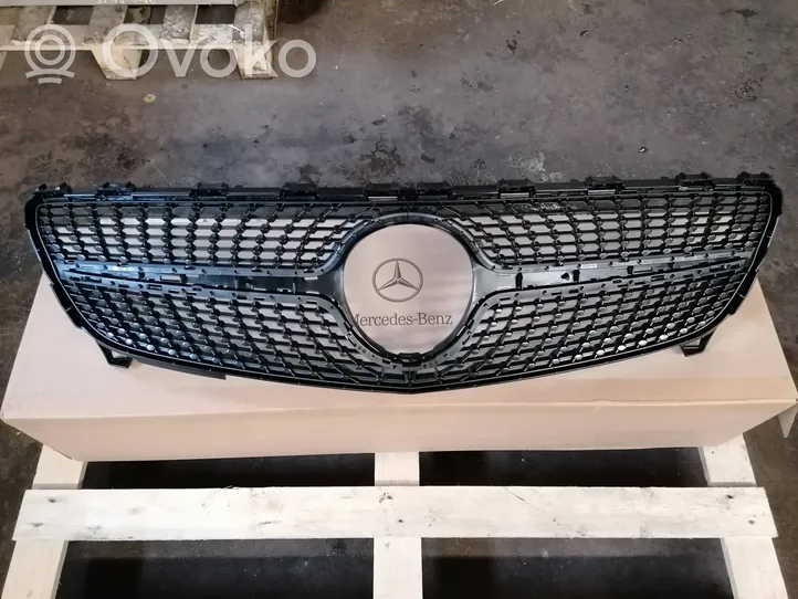 Mercedes-Benz A W176 Grille calandre supérieure de pare-chocs avant A1768881760