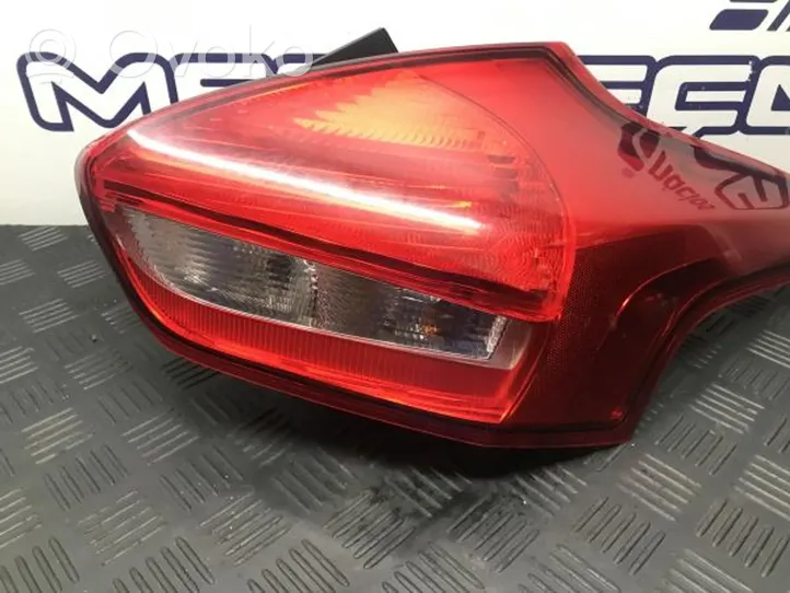 Ford Focus Lampy tylnej klapy bagażnika 