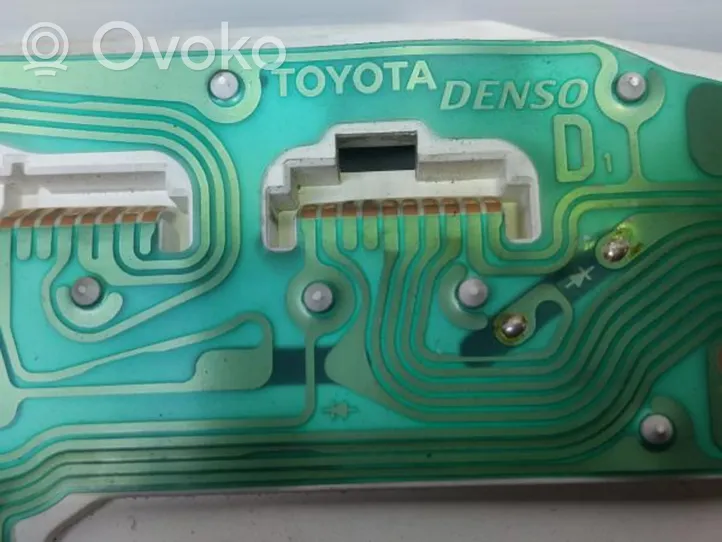 Toyota Yaris Spidometras (prietaisų skydelis) 
