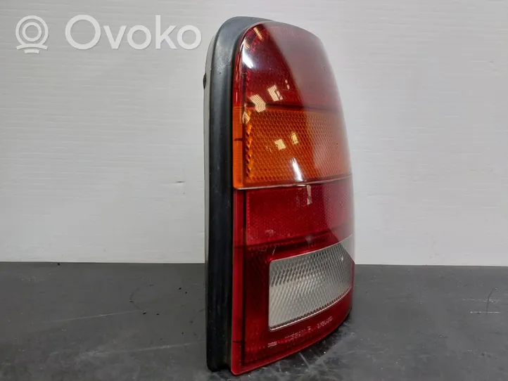 Nissan Micra Lampy tylnej klapy bagażnika 