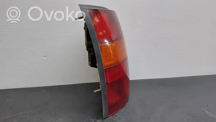 Nissan Micra Lampy tylnej klapy bagażnika 