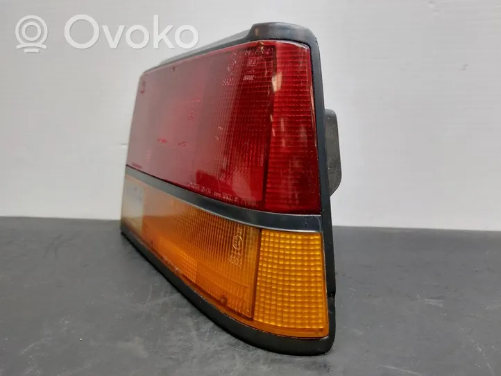 Toyota Corolla E80 Lampy tylnej klapy bagażnika 