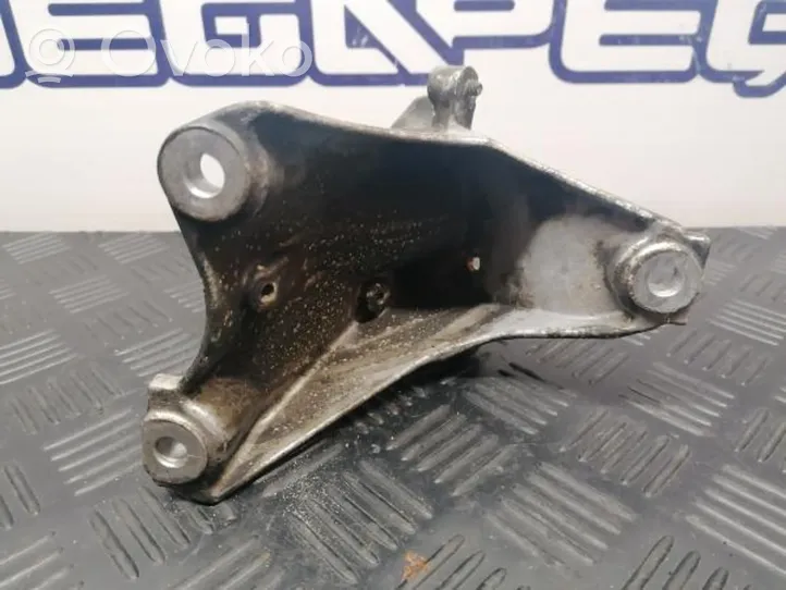 Audi R8 42 Engine mount bracket 