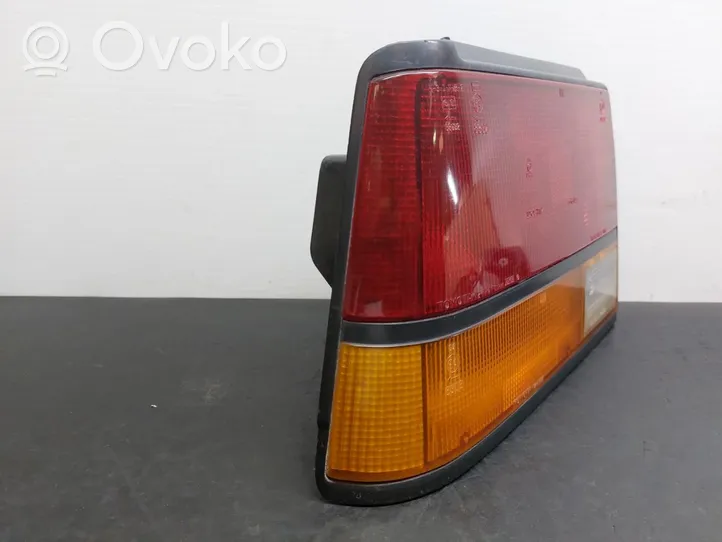 Toyota Corolla E80 Lampy tylnej klapy bagażnika 