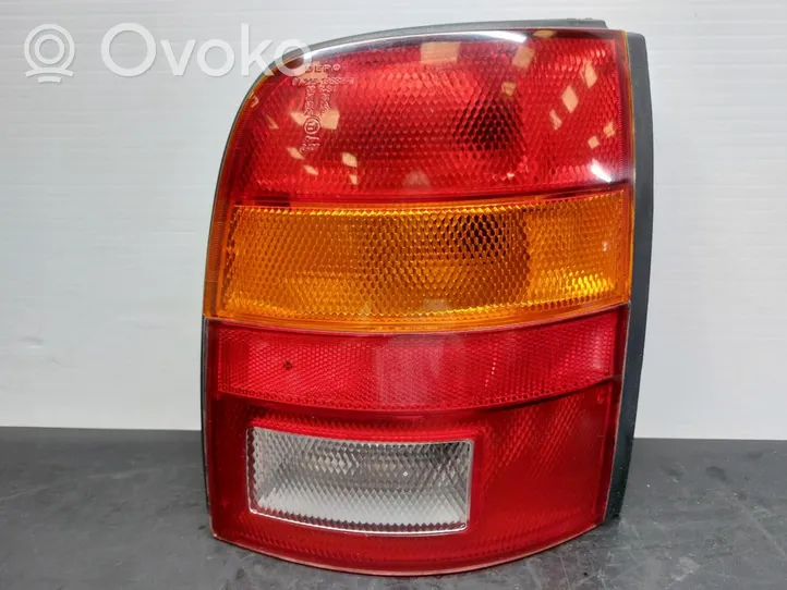 Nissan Micra Lampy tylnej klapy bagażnika 