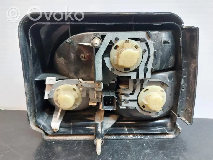 Rover Metro 111 - 114 90-98 Aizmugurējais lukturis pārsegā 