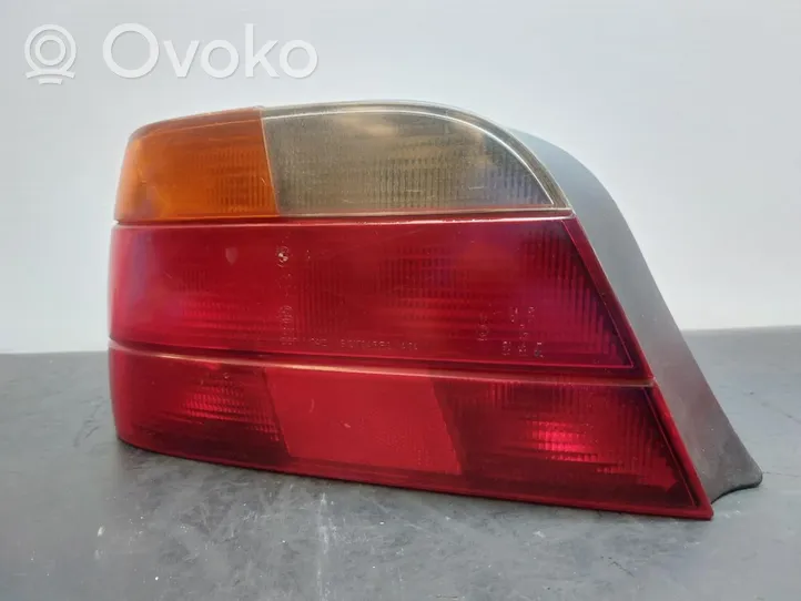 BMW 7 E38 Lampy tylnej klapy bagażnika 