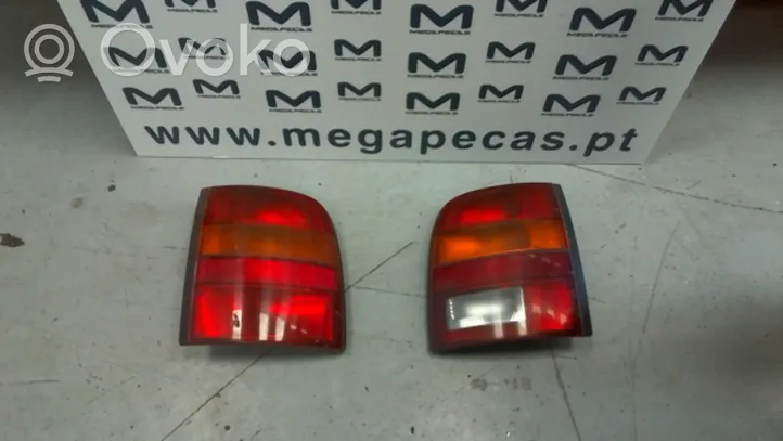 Nissan Micra Lampy tylnej klapy bagażnika 