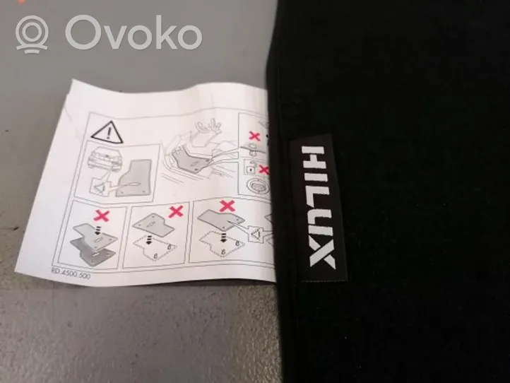 Toyota Hilux (AN120, AN130) Kit tapis de sol auto 