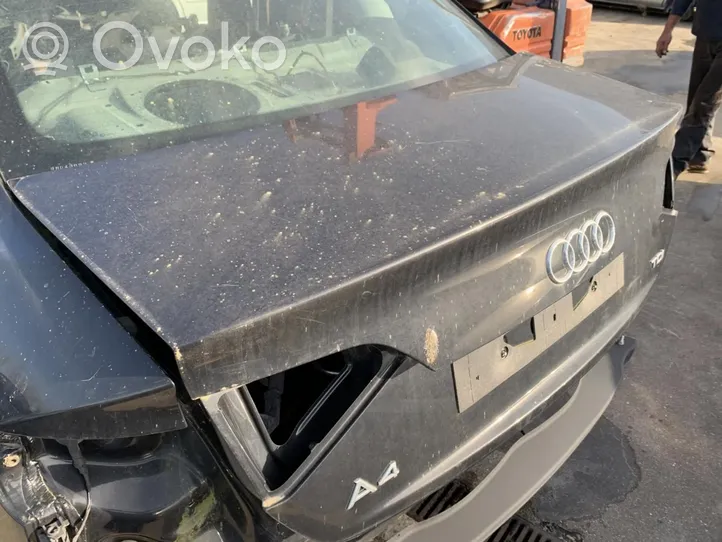 Audi A4 S4 B8 8K Takaluukun/tavaratilan kansi 