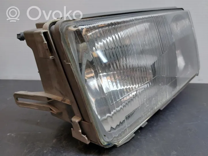 Mercedes-Benz 190 W201 Lampa przednia 