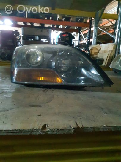 KIA Sorento Lampa przednia 921023e5