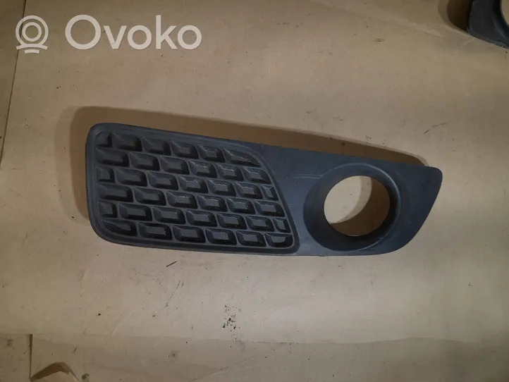 Volvo V70 Pretmiglas luktura dekoratīvais režģis 30678640