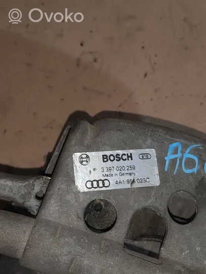 Audi A6 S6 C4 4A Etupyyhkimen vivusto ja moottori 4A1955023C