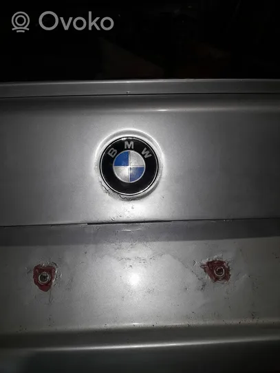 BMW 5 E39 Aizmugurējais pārsegs (bagāžnieks) 