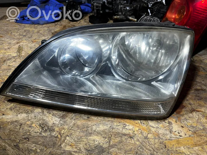 KIA Sorento Lampa przednia 921013E0