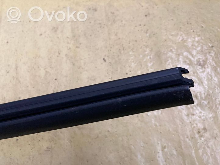 Mercedes-Benz A W169 Moulure de vitre de la porte avant A1697253165