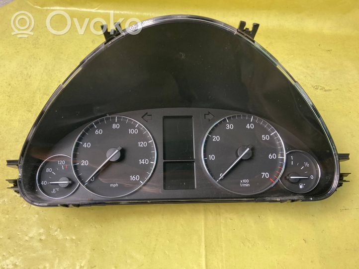 Mercedes-Benz C W203 Tachimetro (quadro strumenti) A2035408847